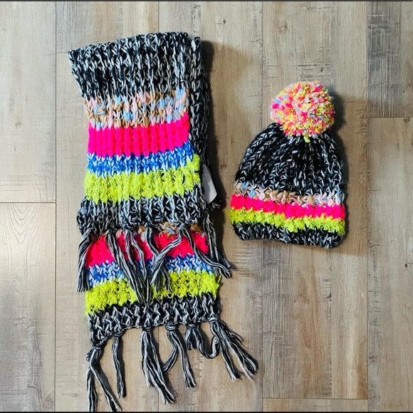 🆕NWT and NWOT- MIX & MATCH SCARF AND HAT. Never worn. Selling a bundle 💕💕 - Picture 4 of 4